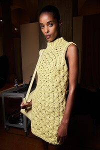 backstage-defile-salvatore-ferragamo-printemps-ete-2021-milan-coulisses-41.thumb.jpg.4fb3ae52caf81e8b2b771ed9a8a22fe8.jpg