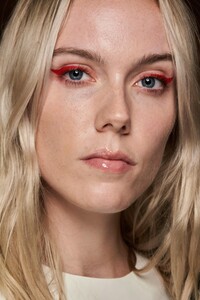 backstage-defile-salvatore-ferragamo-printemps-ete-2021-milan-coulisses-76.thumb.jpg.ac7a65df411c5a88c163e7cbd920b3e7.jpg