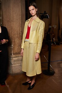 backstage-defile-salvatore-ferragamo-printemps-ete-2021-milan-coulisses-86.thumb.jpg.63bacd4a9c9e2011f961f36df7063667.jpg