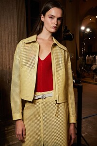 backstage-defile-salvatore-ferragamo-printemps-ete-2021-milan-coulisses-87.thumb.jpg.ec2082eb121da210c865bae8d493c0aa.jpg