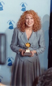 bette-midler-young-1748407051.jpg