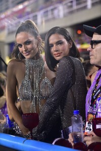 bruna-marquezine-and-izabel-goulart-at-carnival-in-rio-de-janeiro-03-10-2019-12.jpg