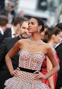 bruna-marquezine-at-sink-or-swim-premiere-at-2018-cannes-film-festival-05-13-2018-17.jpg