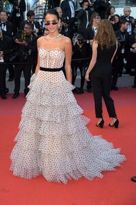 bruna-marquezine-at-sink-or-swim-premiere-at-2018-cannes-film-festival-05-13-2018-19.jpg