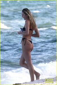 candice-swanepoel-bikini-14.jpg