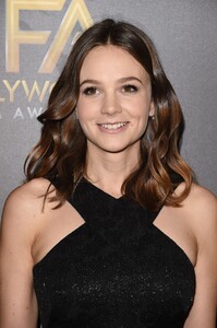 carey-mulligan-at-2015-hollywood-film-awards-in-beverly-hills-11-01-2015_27.jpg