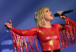 carlyraejepson-GettyImages-MichaelTullberg-1167317771.jpg