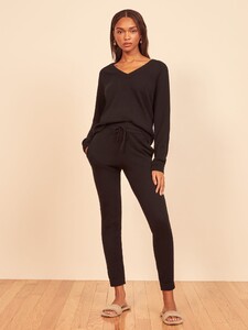 cashmere-relaxed-v-neck-black-1.jpg