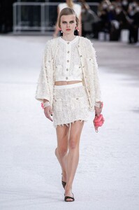 chanel50-1601987312.thumb.jpg.15058970f7016dd3033a599674bbd831.jpg