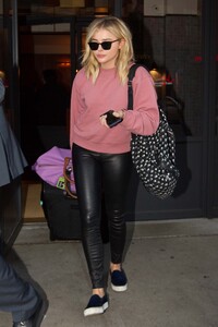 chloe_moretz_leaving_her_hotel_in_tribeca2004.jpg