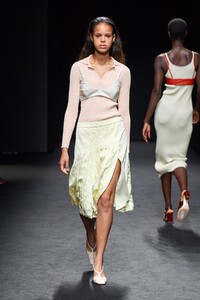 defile-drome-printemps-ete-2021-milan-look-20.thumb.jpg.a13fa6f855acb5d7a59d6990d1207a09.jpg