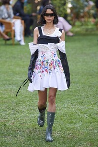 defile-philosophy-di-lorenzo-serafini-printemps-ete-2021-milan-look-36.thumb.jpg.7e6bb88d03fe4687d48116226d960e28.jpg