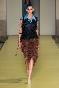 defile-salvatore-ferragamo-printemps-ete-2021-milan-look-22.thumb.jpg.688b27d4a013738bac2a378634a7f987.jpg