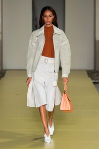 defile-salvatore-ferragamo-printemps-ete-2021-milan-look-29.thumb.jpg.bf3c9d7037a6c5df3202587bf090c8f6.jpg