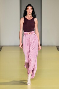 defile-salvatore-ferragamo-printemps-ete-2021-milan-look-34.thumb.jpg.fa8e5e2afad9ce93939a7c4e3d86ed5d.jpg