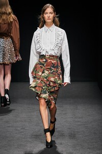 defile-shirt-printemps-ete-2021-milan-look-20.thumb.jpg.624b2ebb4ed81b43a54f0fe080d629ec.jpg