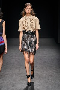 defile-shirt-printemps-ete-2021-milan-look-30.thumb.jpg.380810da26d5e8843dc84efb9d0d7556.jpg