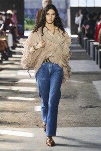 defile-valentino-printemps-ete-2021-milan-look-38.thumb.jpg.0890af7bd6f8d267ee4b5385ee7ea830.jpg