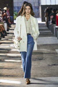 defile-valentino-printemps-ete-2021-milan-look-44.thumb.jpg.f68a3f69c8299d3b259766472b1346ee.jpg