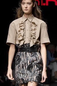 detail-defile-shirt-printemps-ete-2021-milan-detail-123.thumb.jpg.8421a88cfd5885fdfa0349842004bd21.jpg