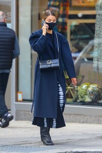 dianna-agron-out-in-new-york-10-20-202-3.jpg