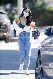 eiza-gonzalez-out-for-coffee-in-los-angeles-10-28-2020-1.jpg