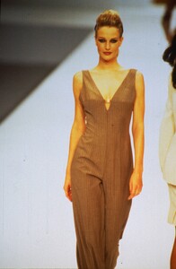 escada-ss-1998.thumb.jpg.e7c8763a2e4d542fb1f5c7c731dde7c1.jpg