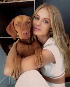 hourglasscosmetics_120742207_263224071585346_4129693523549870856_n.jpg