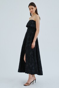 invert_gown_001-black_g_1369-edit.jpg