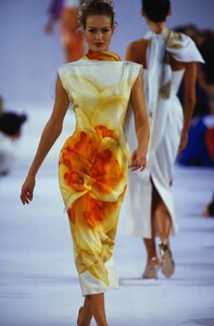 isaac-mizrahi-ss-1992-1.thumb.jpg.cedc45469ee7d2ec1586485f0a2714ea.jpg