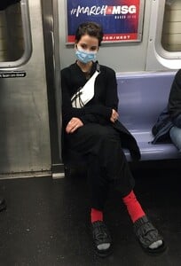 jaimie-alexander-riding-subway-in-new-york-10-14-2020-0.jpg