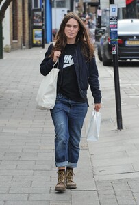 keira-knightley-out-and-about-in-london-09-28-2016_16.jpg