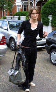 keira-knightleys-21st-birthday-variety-of-90-12.jpg