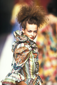 lacroix-ss-1997-2.thumb.jpg.c4b52d3e33753d566a7f3674a2c3a0f7.jpg