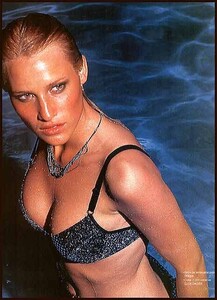 lara4.thumb.jpg.edb74ba480b778dab172a45b86650b9b.jpg