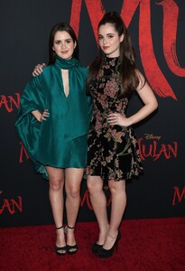 laura-and-vanessa-marano-at-mulan-premiere-in-hollywood-03-09-2020-3.jpg