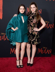 laura-and-vanessa-marano-at-mulan-premiere-in-hollywood-03-09-2020-7.jpg