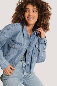 nakd_cropped_oversize_denim_jacket_1018-005274-0047_05g.jpg