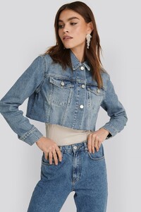 nakd_short_raw_hem_denim_jacket_1018-002288-0116_03a.jpg