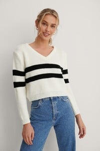 nakd_stripe_detail_v-neck_knitted_sweater_1100-003642-0464_03j.jpg