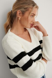 nakd_stripe_detail_v-neck_knitted_sweater_1100-003642-0464_04a.jpg