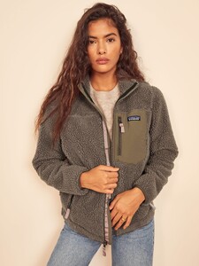 patagonia-classic-retro-x-jacket-furry_taupe-1.jpg