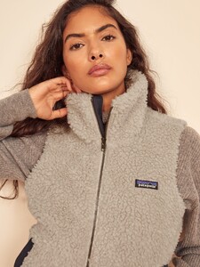 patagonia-ws-dusty-mesa-vest-natural_w_smolder_blue-1.jpg
