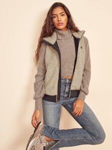 patagonia-ws-dusty-mesa-vest-natural_w_smolder_blue-4.jpg