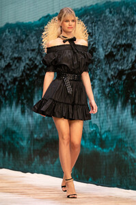 ralphrusso_rtw_-ss21_ctsy_038.thumb.jpg.b0fd5914f2f490a7de486fd23145888a.jpg