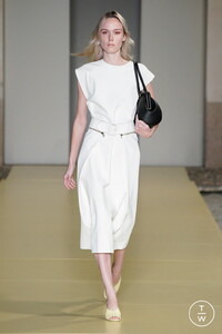 salvatore-ferragamo-ss21-0001-838b14.thumb.jpg.4f6589cf8ee7de93e83f37bc4a0f324f.jpg