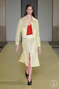 salvatore-ferragamo-ss21-0003-8d4930.thumb.jpg.5d1ac51f21c3358f6b1e5903cae28c57.jpg