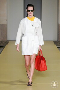 salvatore-ferragamo-ss21-0006-9aec80.thumb.jpg.e8515baceb09c07ca022a09a7856077c.jpg