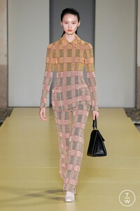 salvatore-ferragamo-ss21-0007-9f3530.thumb.jpg.11e53a5830cd13584c66912d3191d012.jpg