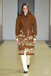 salvatore-ferragamo-ss21-0019-e05e98.thumb.jpg.90ab957fdd8a9fdaf1d85bb5d71a05a2.jpg